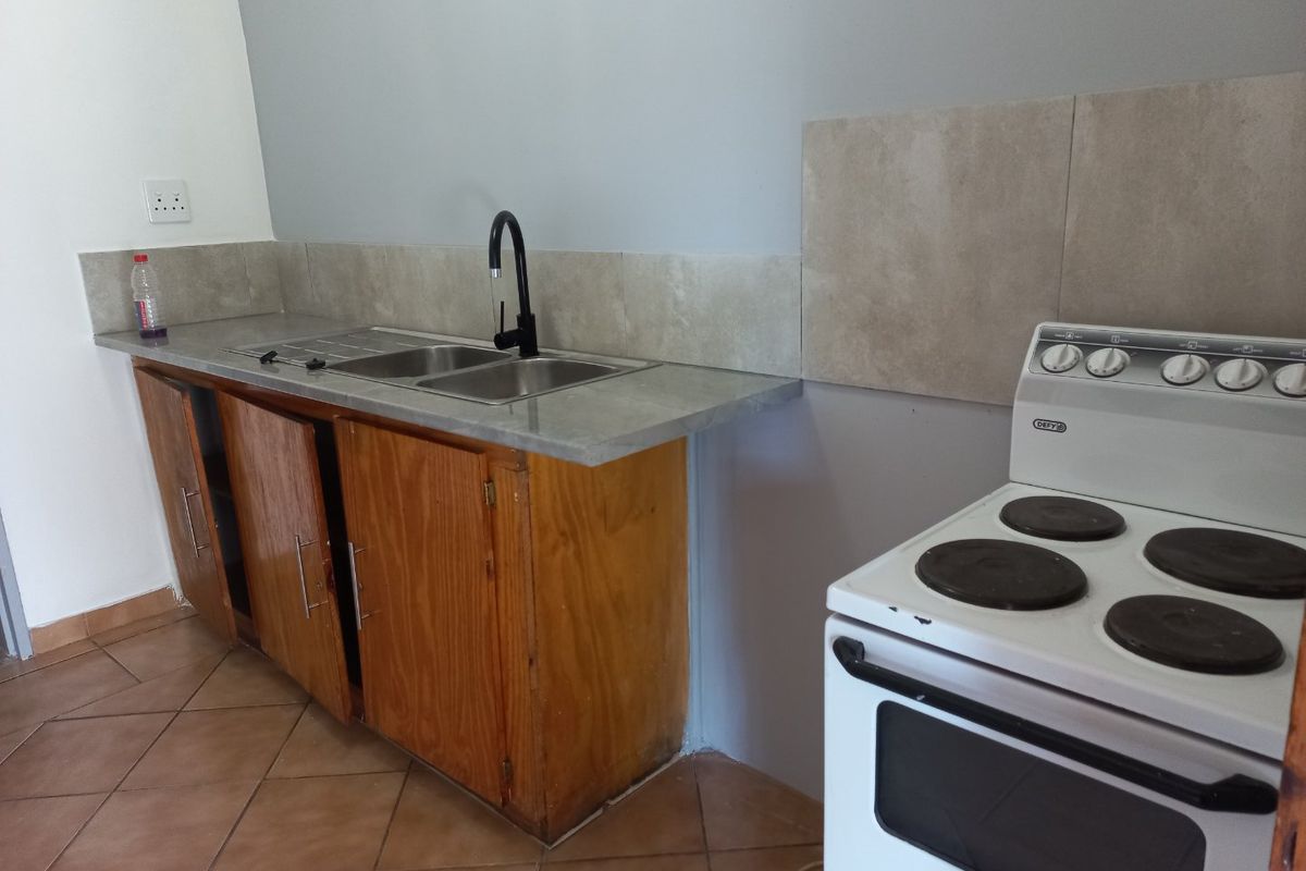 Sophiatown: 6 Bed - 3 Appartments - Home Investment!!! - Photo 5