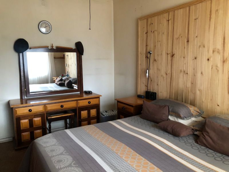 Sophiatown: 6 Bed - 3 Appartments - Home Investment!!! - Photo 9