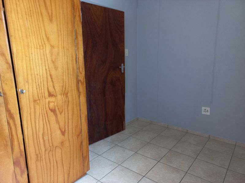 Sophiatown: 6 Bed - 3 Appartments - Home Investment!!! - Photo 7