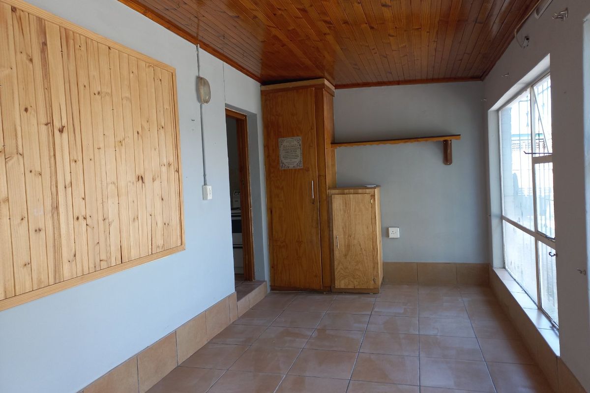 Sophiatown: 6 Bed - 3 Appartments - Home Investment!!! - Photo 4