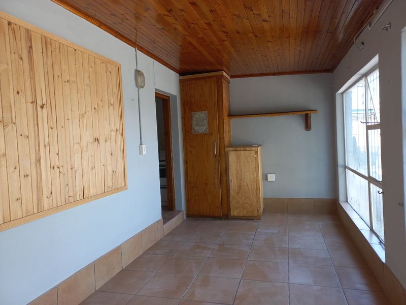 Sophiatown: 6 Bed - 3 Appartments - Home Investment!!! - Photo 4