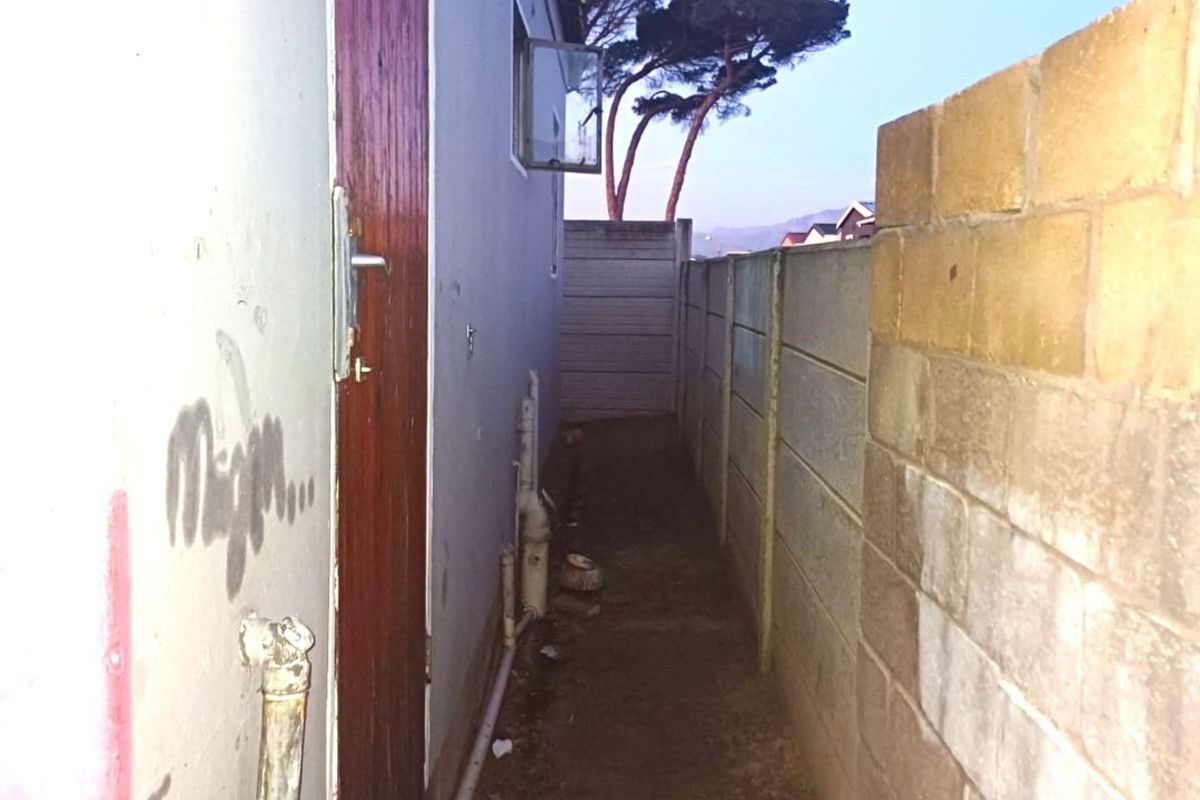 2 Bed House in Silwood Heights for Sale - Photo 2