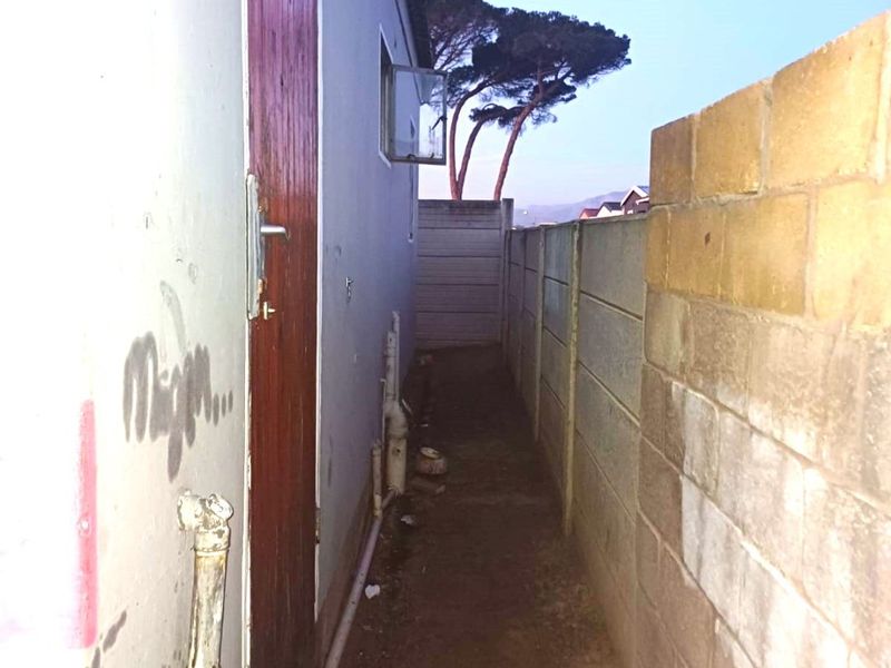 2 Bed House in Silwood Heights for Sale - Photo 2