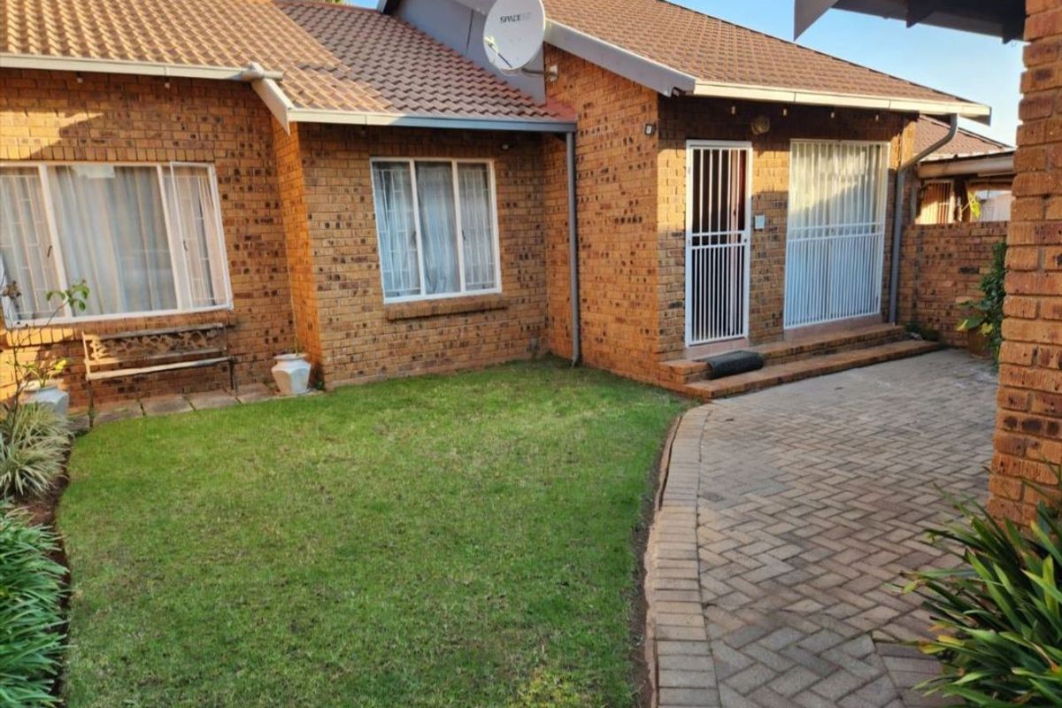 Spacious Family Home with Modern Comforts - Photo 3