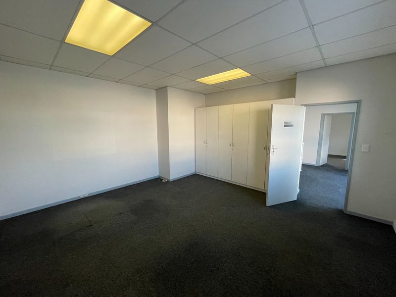 Office/Storage To Let in Montague Gardens - Photo 10