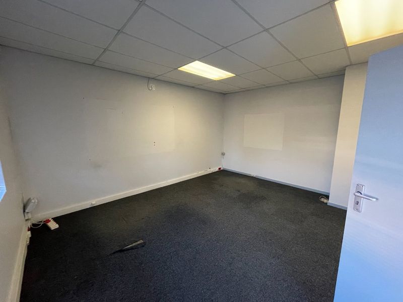 Office/Storage To Let in Montague Gardens - Photo 9