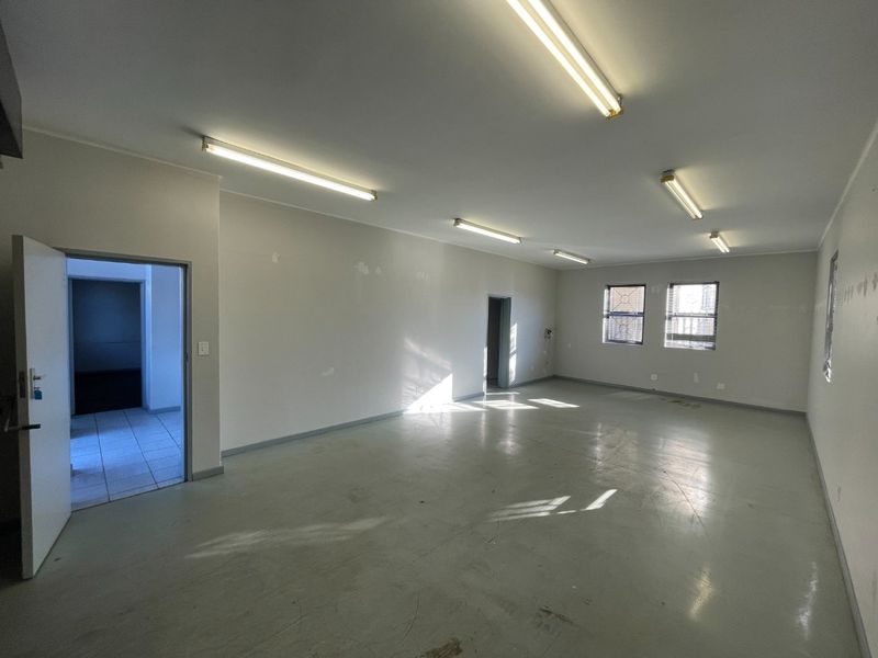 Office/Storage To Let in Montague Gardens - Photo 2