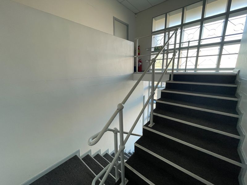 Office/Storage To Let in Montague Gardens - Photo 7