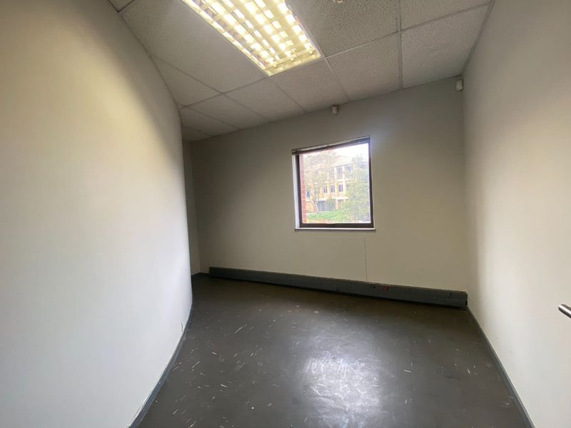 Prime office and Industrial Space Available for sale in Waterfall Office Park, Vorna Valley. - Photo 8