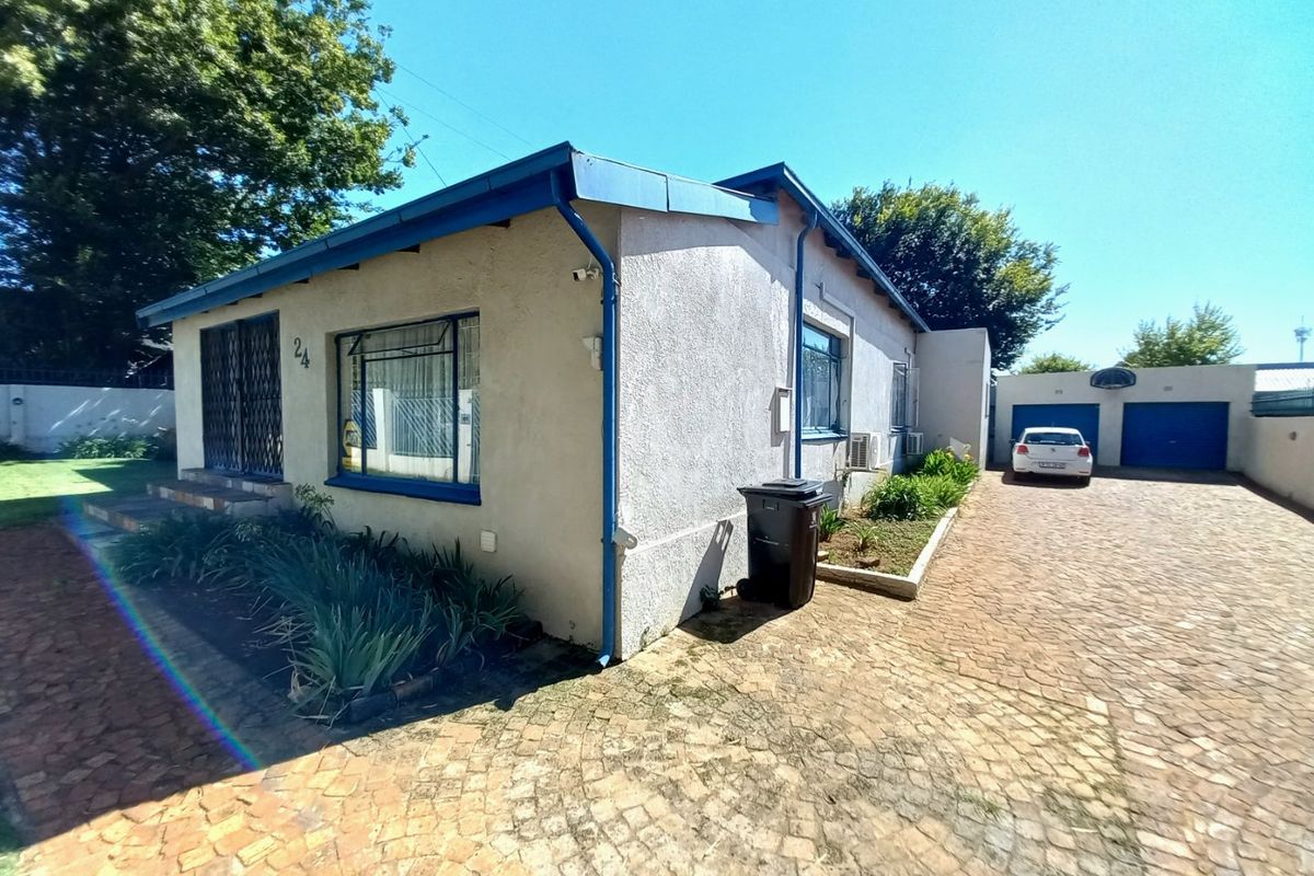 A Spacious and Versatile Family Home with Exceptional Living and Entertaining Spaces - Photo 2