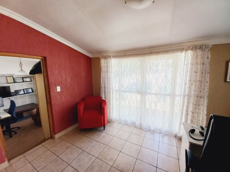 A Spacious and Versatile Family Home with Exceptional Living and Entertaining Spaces - Photo 6