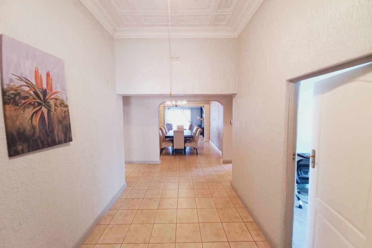 A Spacious and Versatile Family Home with Exceptional Living and Entertaining Spaces - Photo 3