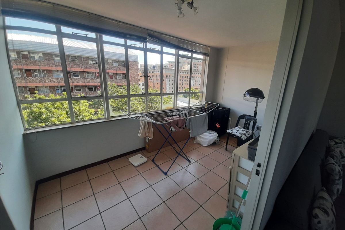 2 Bedroom For Sale in Hatfield - Photo 3