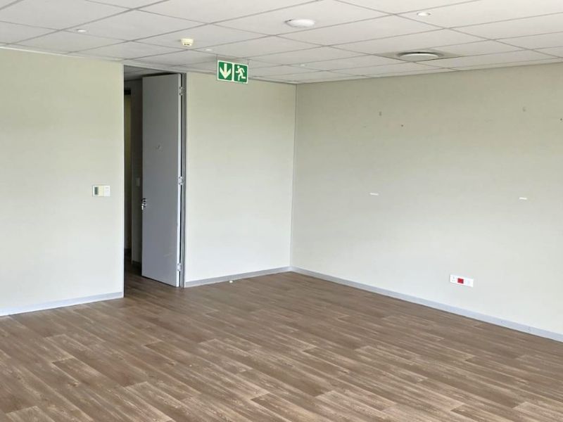 Elegant Willow Wood Office Park for Sale in Fourways, Sandton - Photo 10