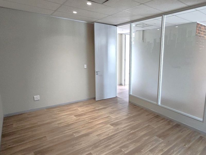 Elegant Willow Wood Office Park for Sale in Fourways, Sandton - Photo 9