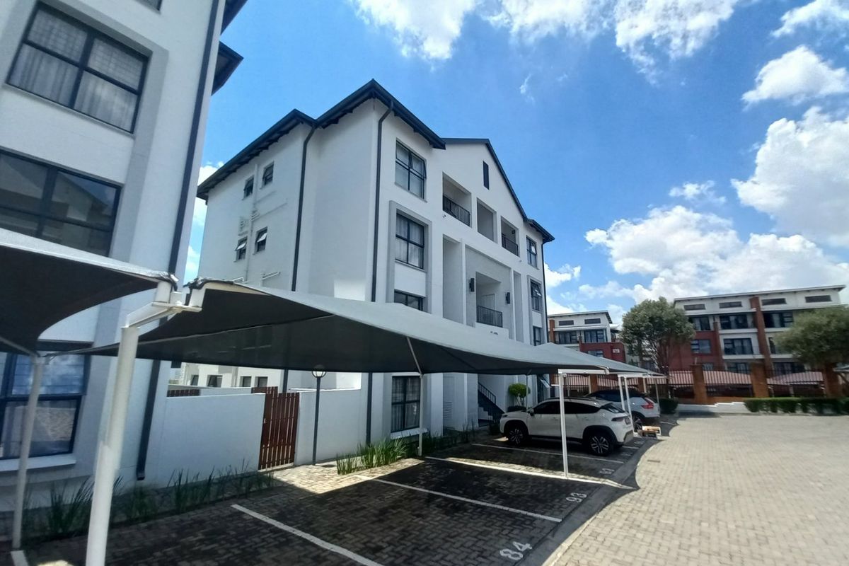 Immaculate Two-Bedroom Apartment Offering Secure Estate Living in Greenstone Hill - Photo 2