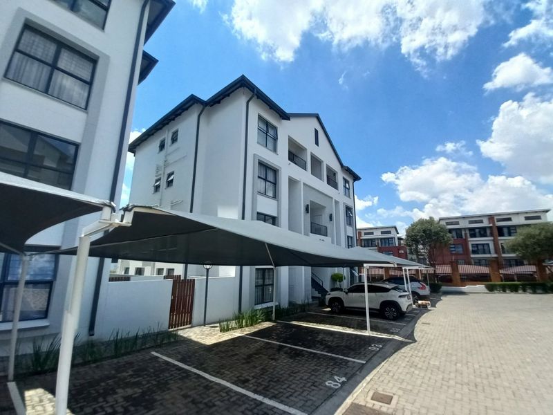 Immaculate Two-Bedroom Apartment Offering Secure Estate Living in Greenstone Hill - Photo 2