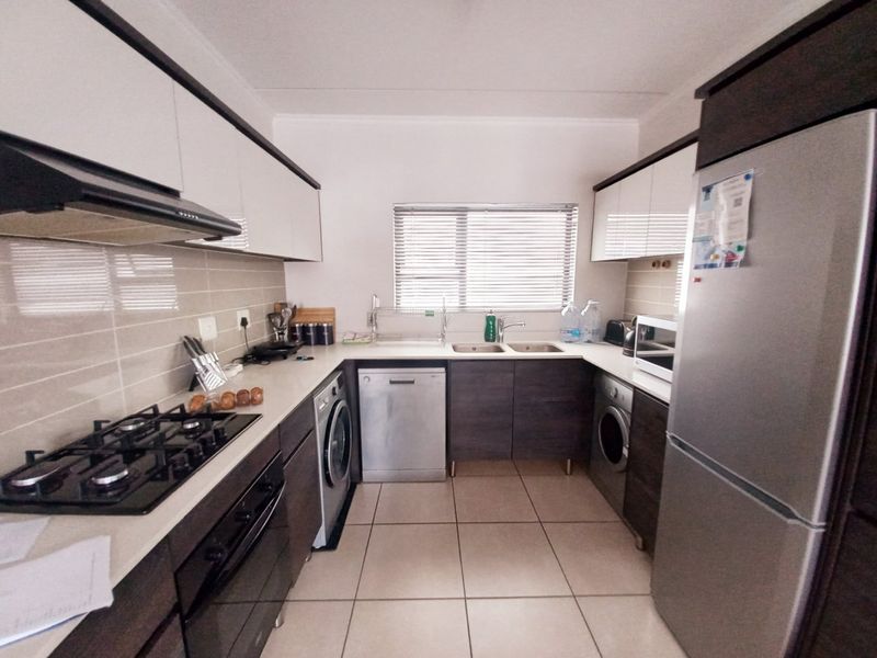 Immaculate Two-Bedroom Apartment Offering Secure Estate Living in Greenstone Hill - Photo 6