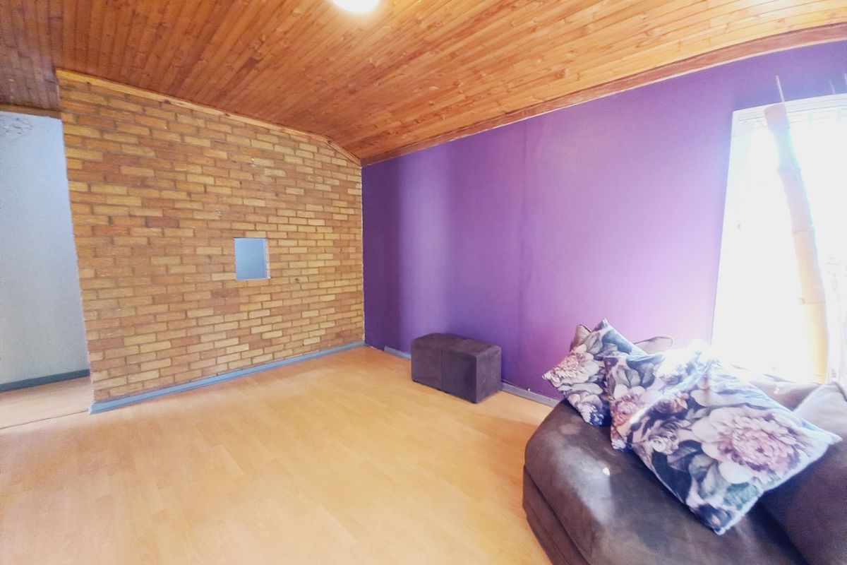 Spacious Family Home with Granny Flat Offering Exceptional Value in Wannenburghoogte, Germiston - Photo 4