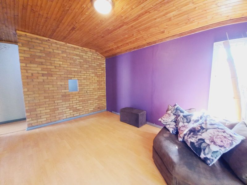 Spacious Family Home with Granny Flat Offering Exceptional Value in Wannenburghoogte, Germiston - Photo 4