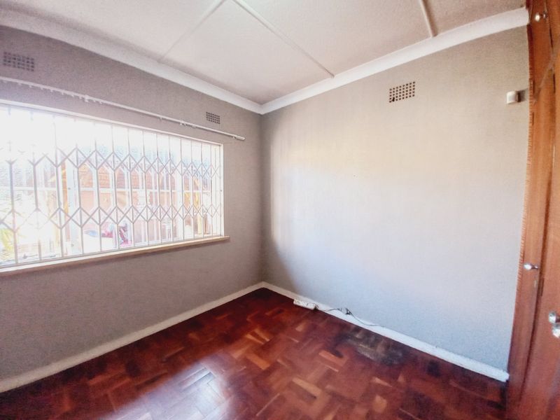 Spacious Family Home with Granny Flat Offering Exceptional Value in Wannenburghoogte, Germiston - Photo 10