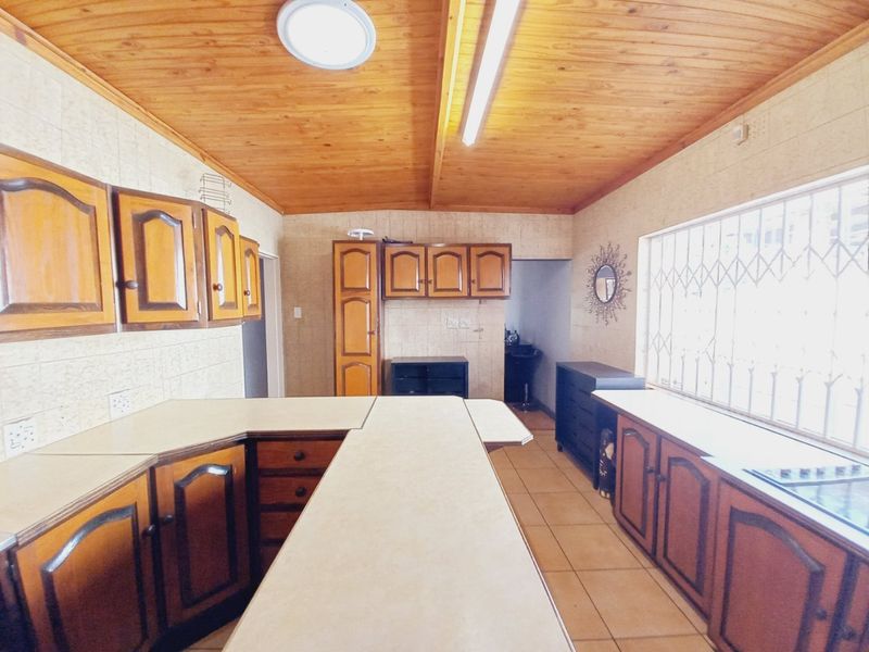 Spacious Family Home with Granny Flat Offering Exceptional Value in Wannenburghoogte, Germiston - Photo 7