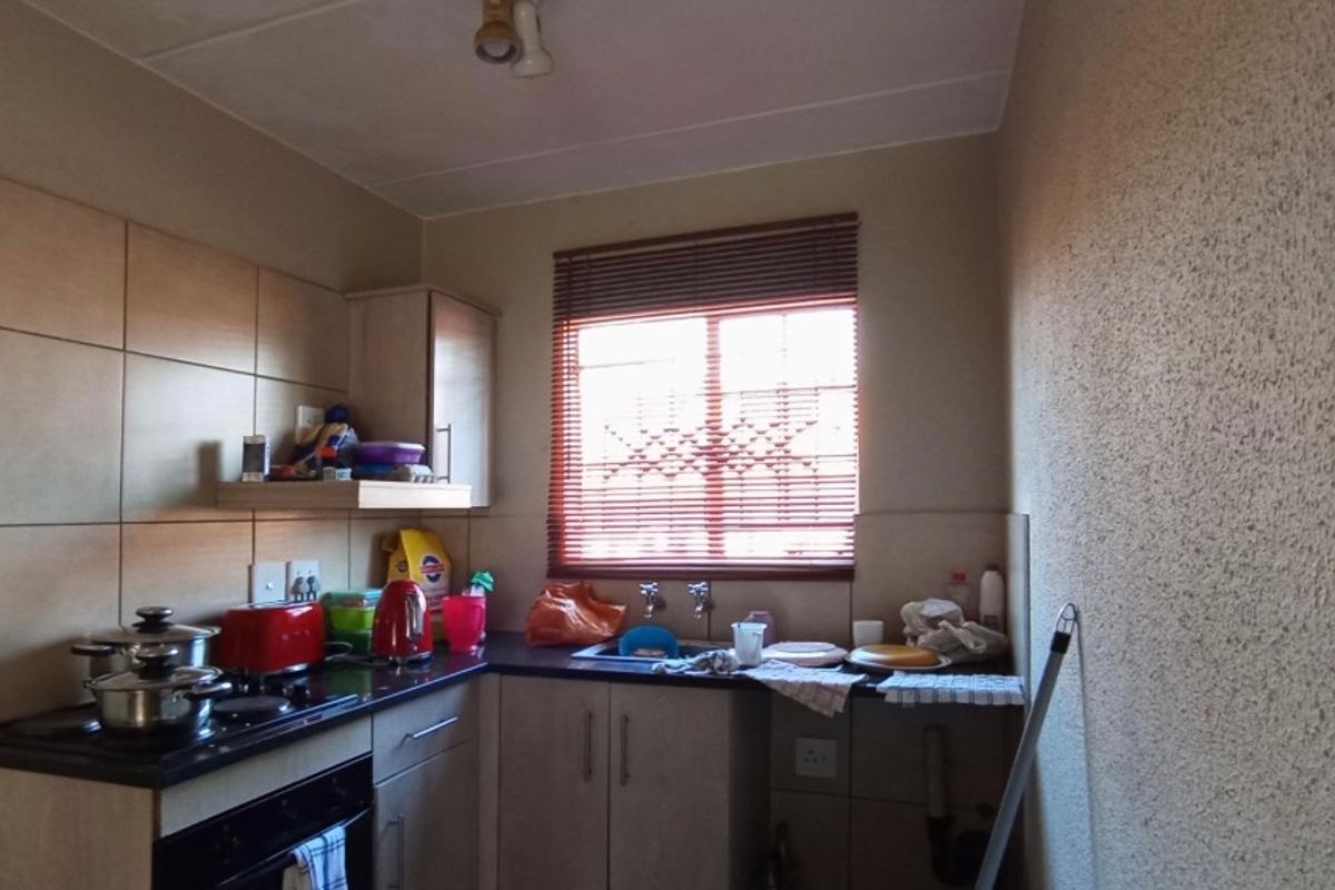 2 bedroom apartment for sale in Danville  - Photo 2