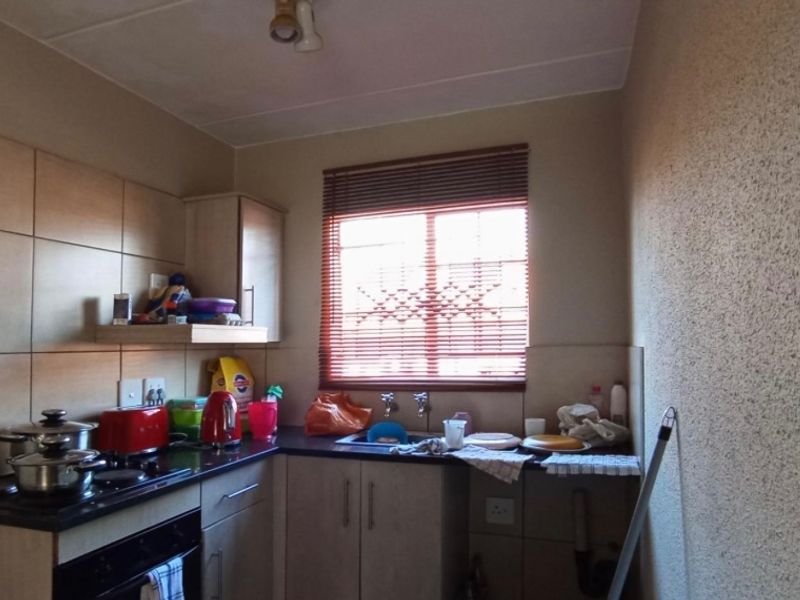 2 bedroom apartment for sale in Danville  - Photo 2