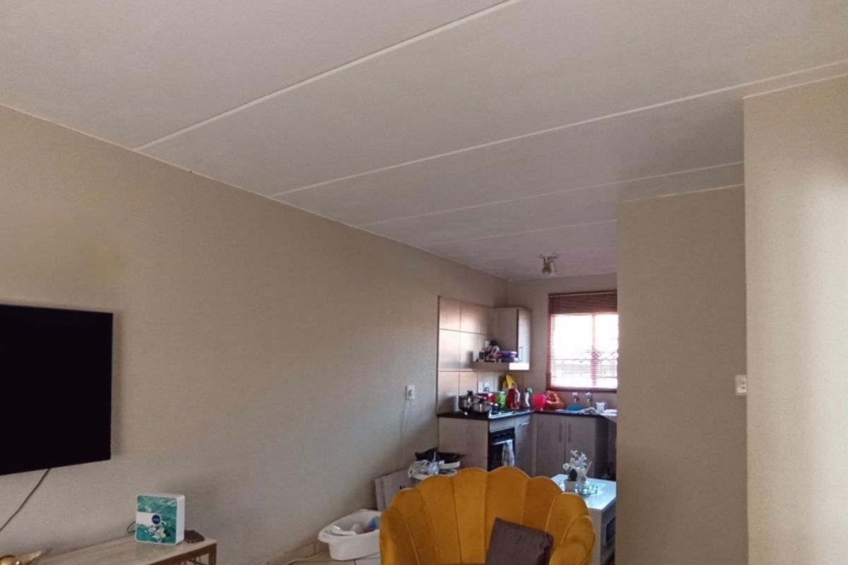 2 bedroom apartment for sale in Danville  - Photo 4