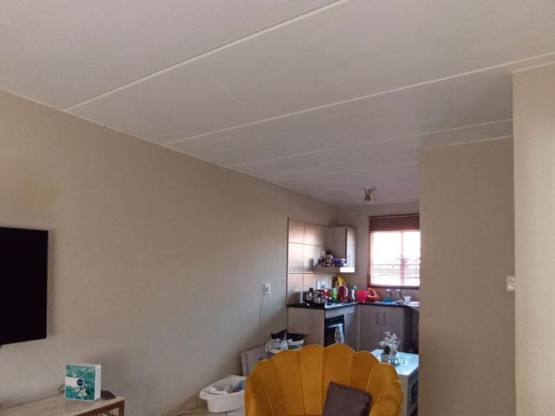 2 bedroom apartment for sale in Danville  - Photo 4