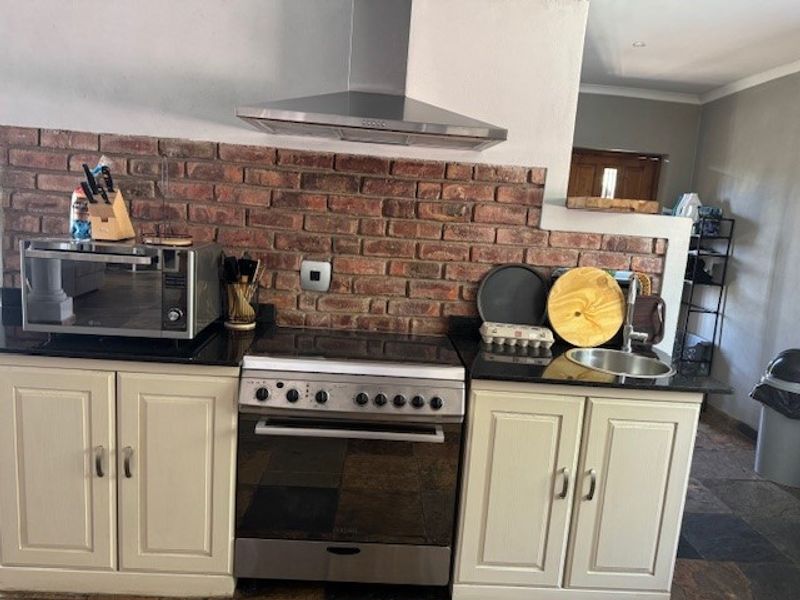 4 Bed House in Humerail for Sale - Photo 4