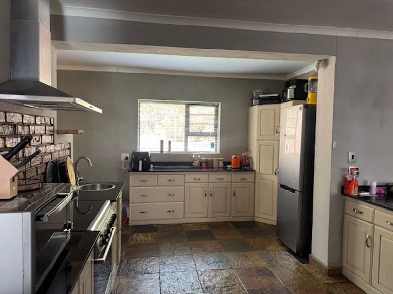 4 Bed House in Humerail for Sale - Photo 2