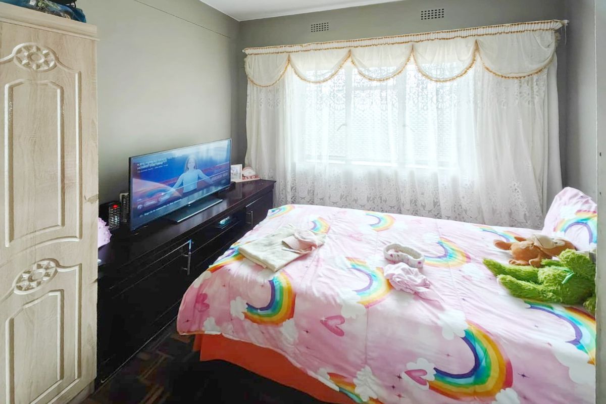 Cozy 2-Bedroom Flat for Sale in CW1 - Photo 5