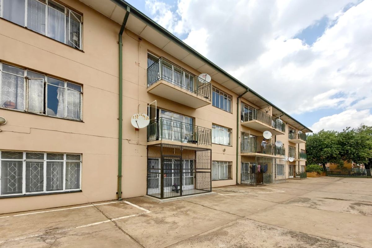 Cozy 2-Bedroom Flat for Sale in CW1 - Photo 3