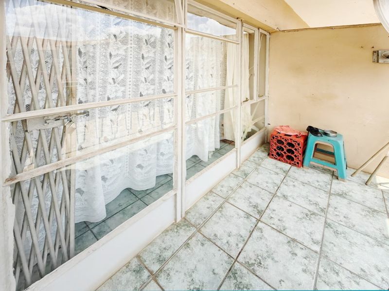 Cozy 2-Bedroom Flat for Sale in CW1 - Photo 2