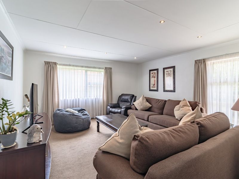 5 Bedroom Home For Sale in Eden Glen Ext 18 - Photo 7