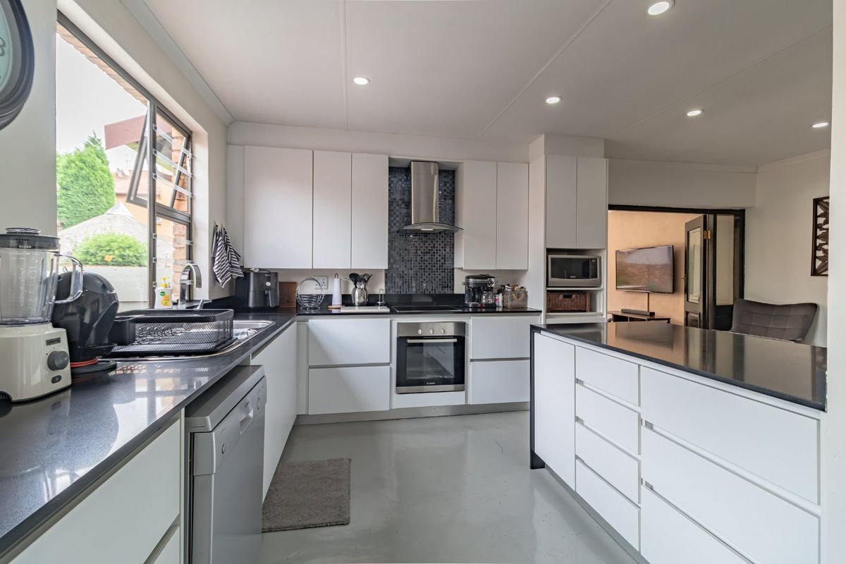 5 Bedroom Home For Sale in Eden Glen Ext 18 - Photo 2