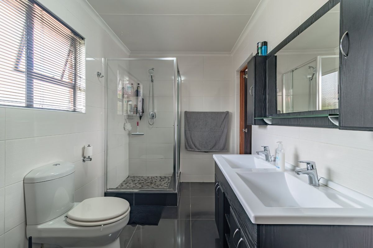 5 Bedroom Home For Sale in Eden Glen Ext 18 - Photo 4