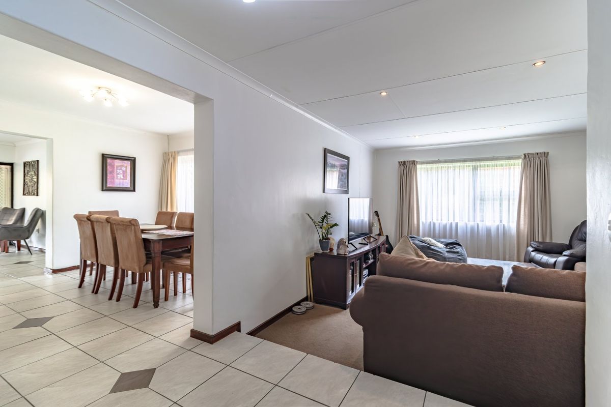 5 Bedroom Home For Sale in Eden Glen Ext 18 - Photo 5