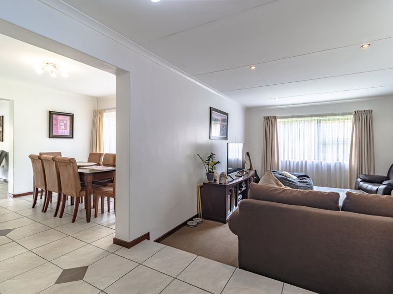 5 Bedroom Home For Sale in Eden Glen Ext 18 - Photo 5