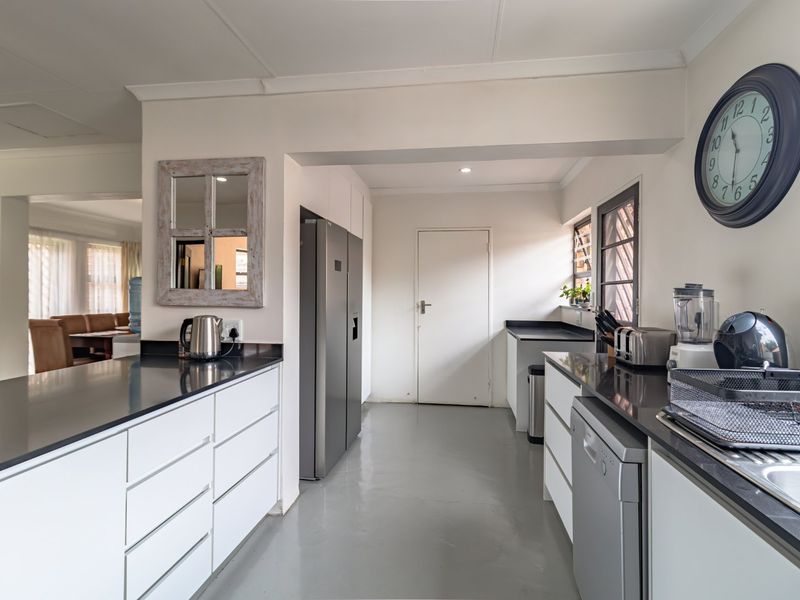 5 Bedroom Home For Sale in Eden Glen Ext 18 - Photo 6