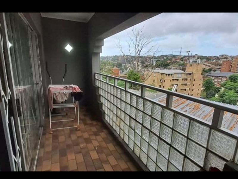 An Unparalleled Offering: The Ultimate Luxury Estate with Commercial Vision - Photo 10