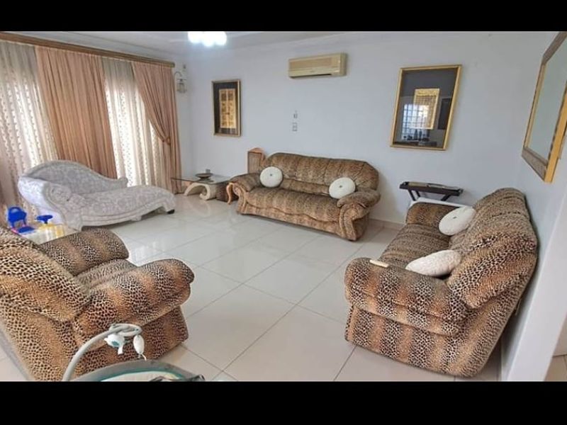 An Unparalleled Offering: The Ultimate Luxury Estate with Commercial Vision - Photo 6