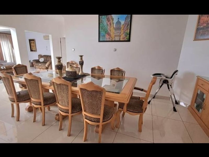 An Unparalleled Offering: The Ultimate Luxury Estate with Commercial Vision - Photo 7