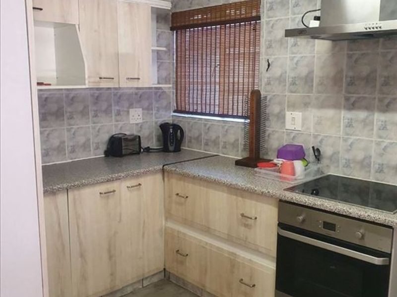 Spacious Family Home with Granny Flat and Garages - Photo 1