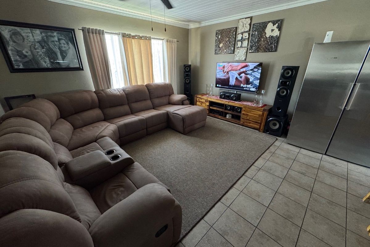 Modern Three-Bedroom Home with Excellent Functionality - Photo 4