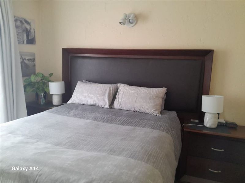 Comfortable Two-Bedroom Home with Practical Features - Photo 2