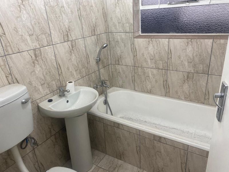 One bedroom Apertment  for sale  in Kempton Park - Photo 8