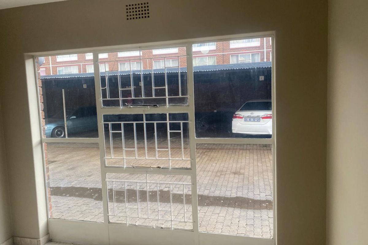 One bedroom Apertment  for sale  in Kempton Park - Photo 3