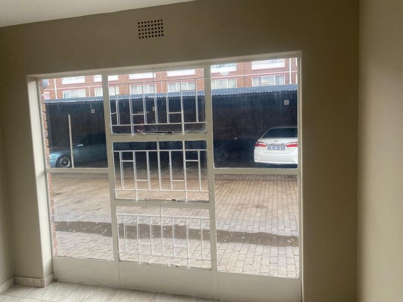 One bedroom Apertment  for sale  in Kempton Park - Photo 3